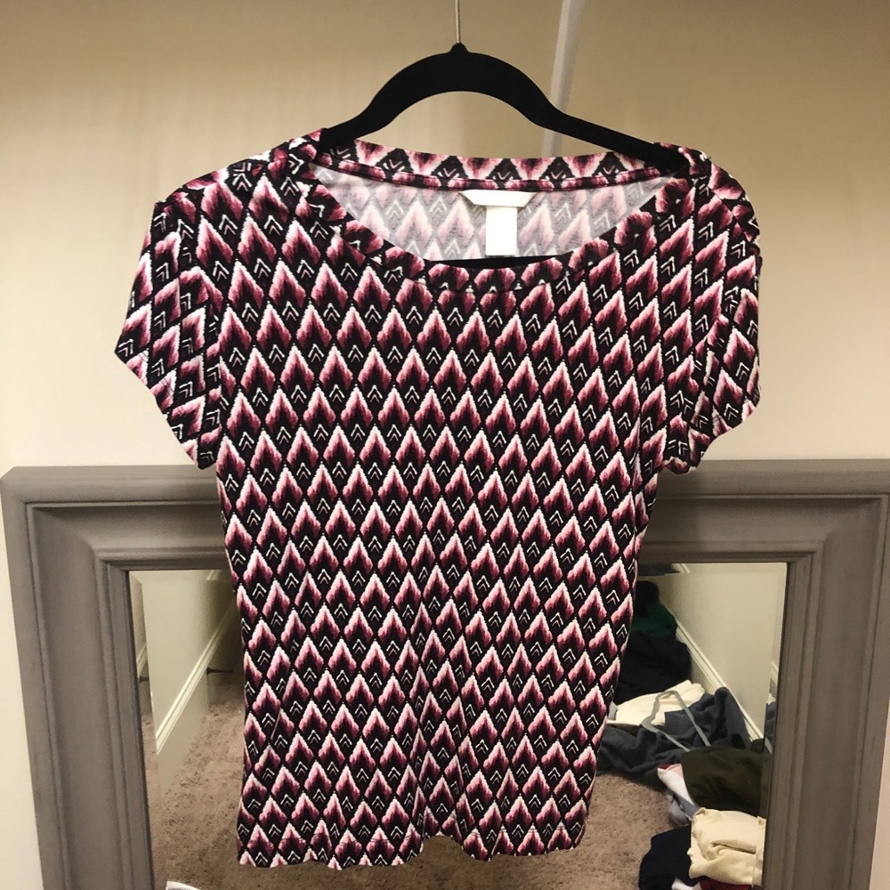 H&M pattern t-shirt! - Picture 2 of 4